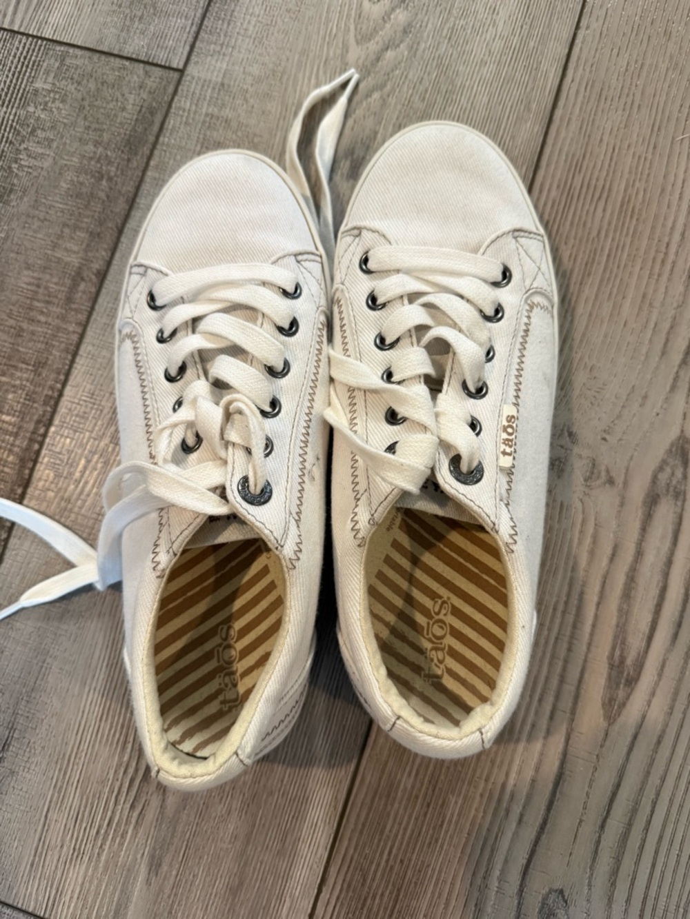 Taos Footwear Cream Canvas Lace-Up Sneakers